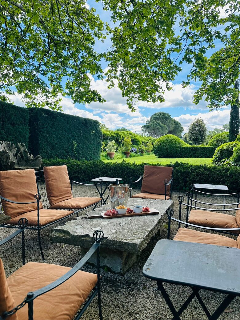 Les Confines: An Enchanting Provençal Estate of Timeless Elegance (R) - Noves, France