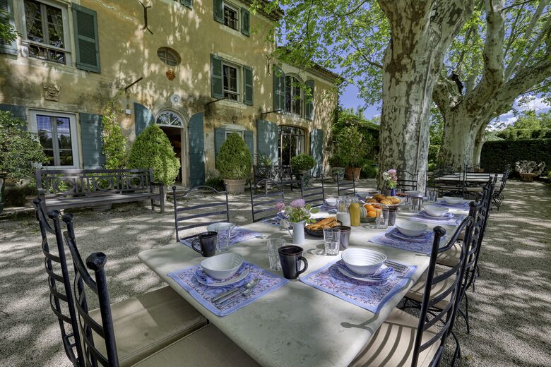 Les Confines: An Enchanting Provençal Estate of Timeless Elegance (R) - Noves, France
