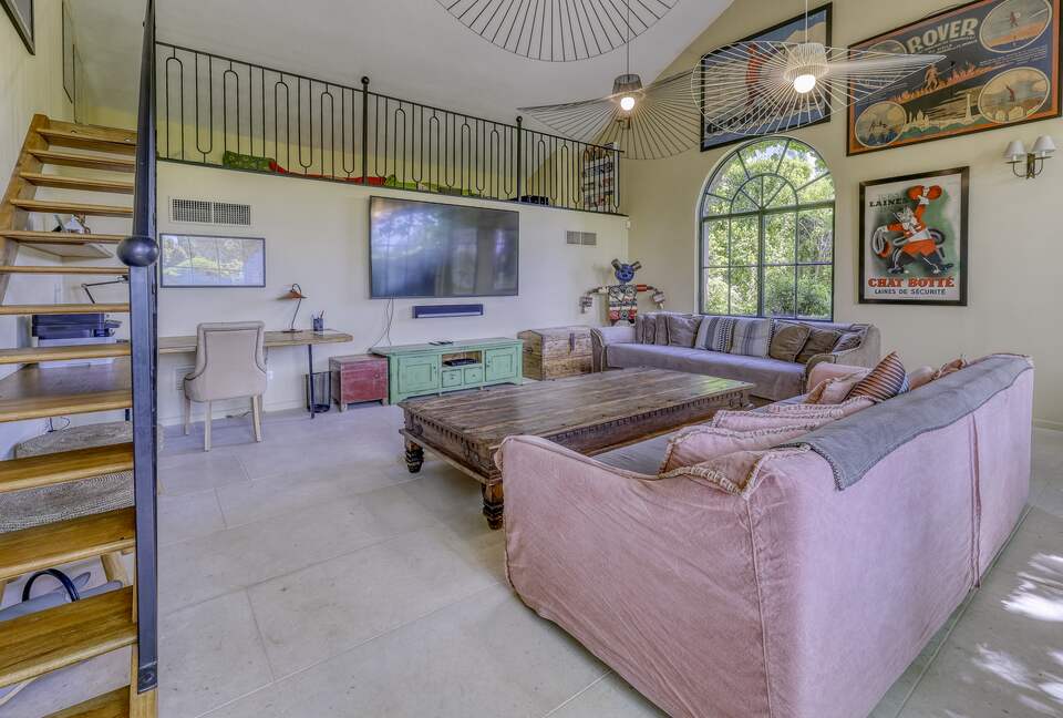 Les Confines: An Enchanting Provençal Estate of Timeless Elegance (R) - Noves, France