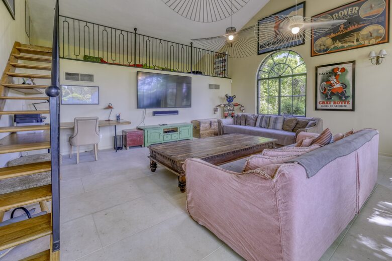 Les Confines: An Enchanting Provençal Estate of Timeless Elegance (R) - Noves, France