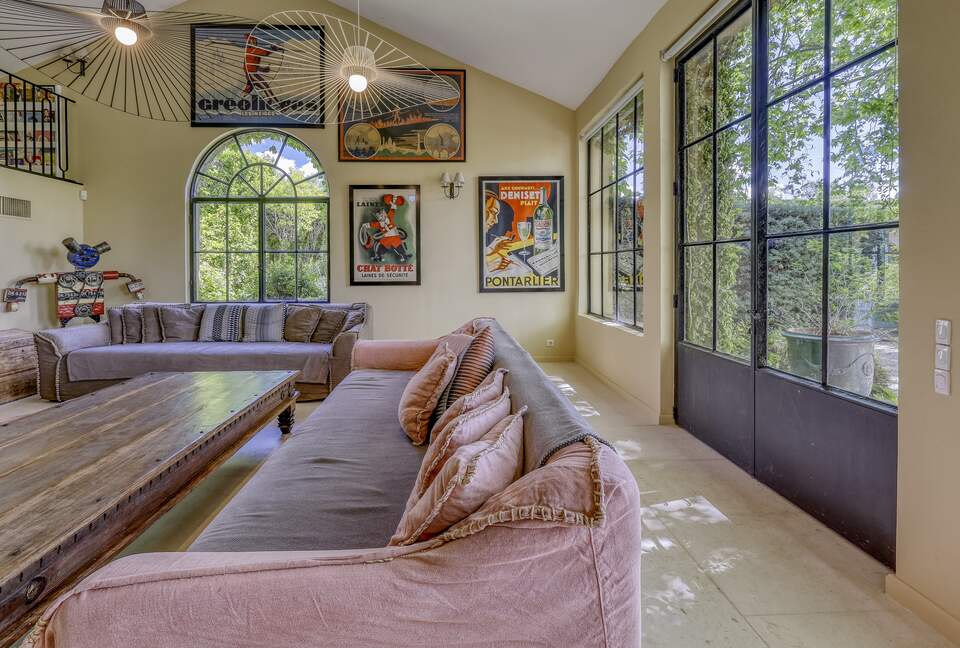 Les Confines: An Enchanting Provençal Estate of Timeless Elegance (R) - Noves, France