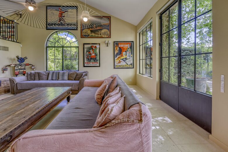 Les Confines: An Enchanting Provençal Estate of Timeless Elegance (R) - Noves, France