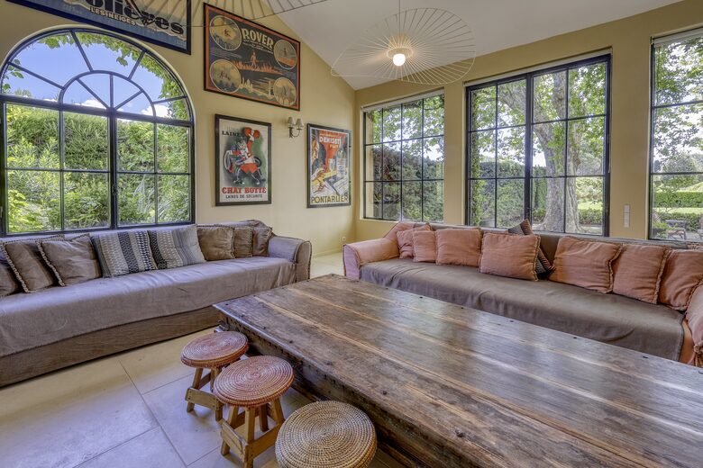 Les Confines: An Enchanting Provençal Estate of Timeless Elegance (R) - Noves, France