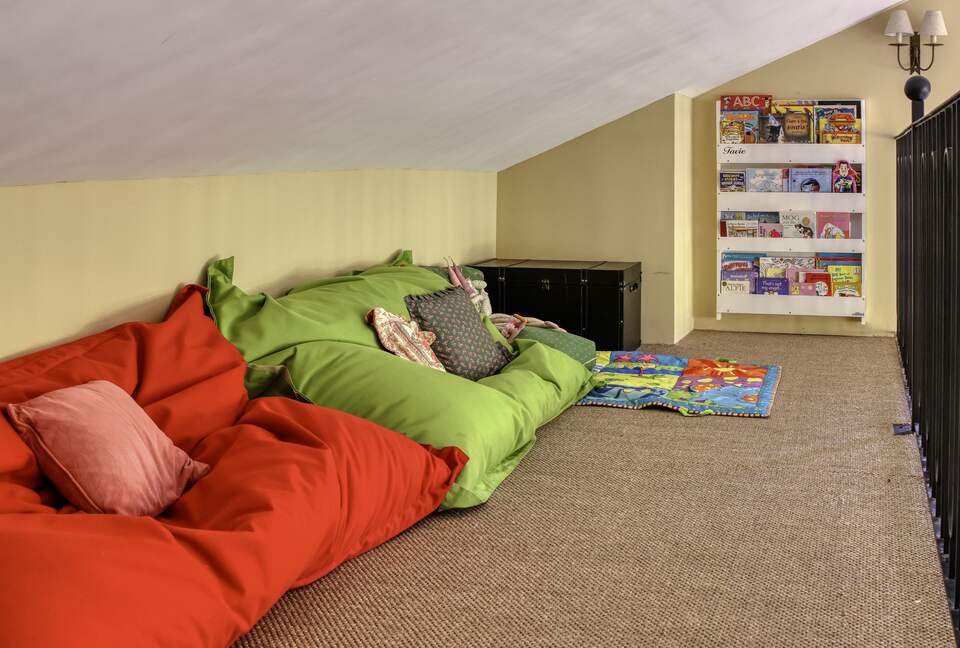 Les Confines: An Enchanting Provençal Estate of Timeless Elegance (R) - Noves, France