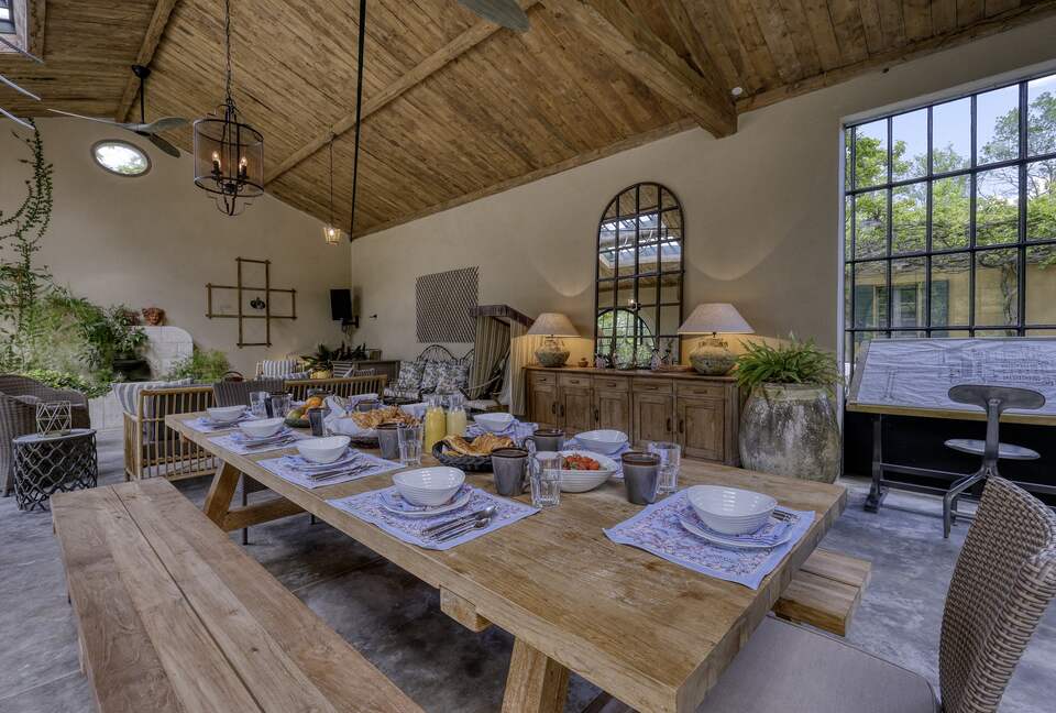 Les Confines: An Enchanting Provençal Estate of Timeless Elegance (R) - Noves, France