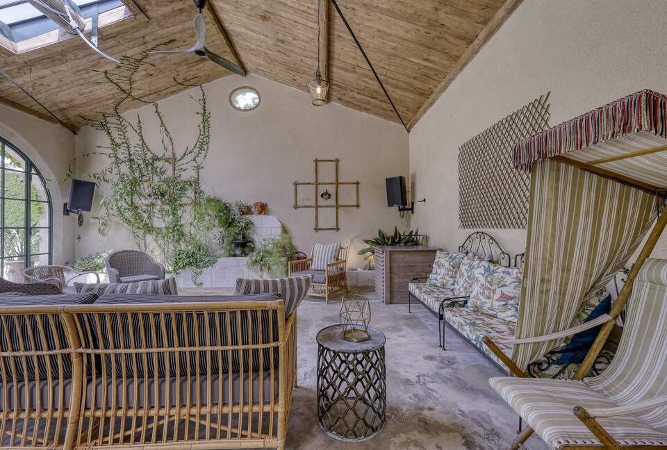 Les Confines: An Enchanting Provençal Estate of Timeless Elegance (R) - Noves, France