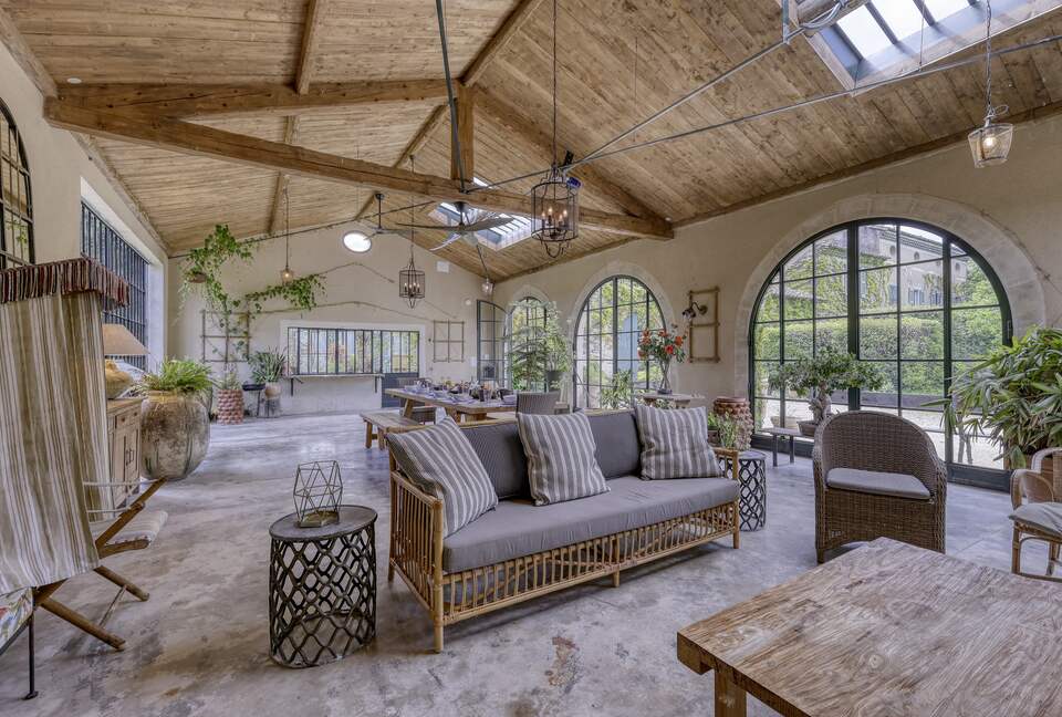 Les Confines: An Enchanting Provençal Estate of Timeless Elegance (R) - Noves, France