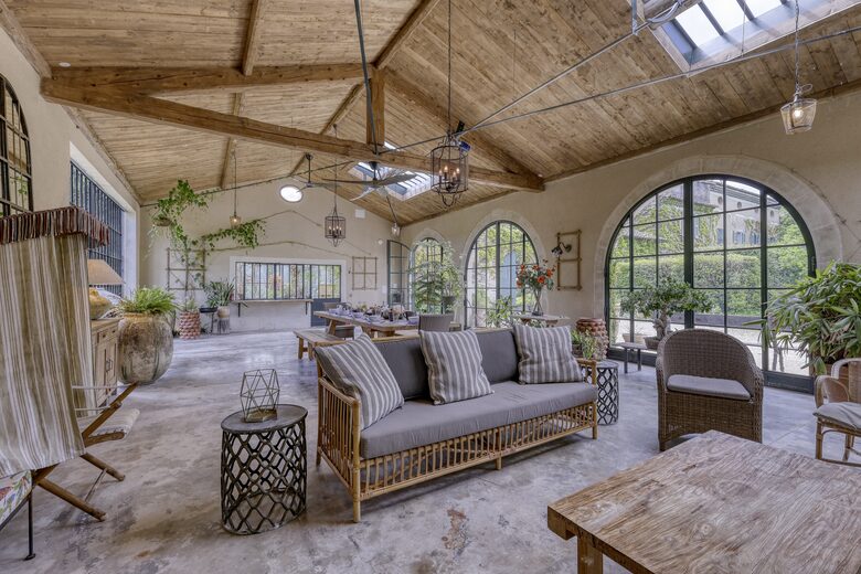 Les Confines: An Enchanting Provençal Estate of Timeless Elegance (R) - Noves, France