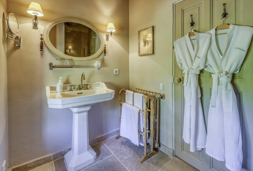 Les Confines: An Enchanting Provençal Estate of Timeless Elegance (R) - Noves, France