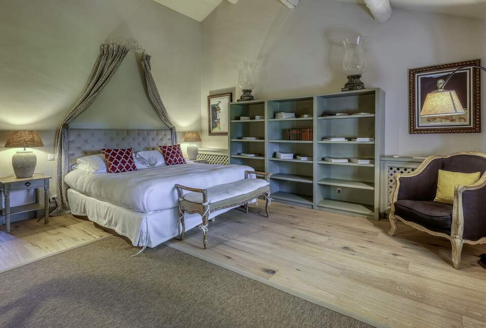 Les Confines: An Enchanting Provençal Estate of Timeless Elegance (R) - Noves, France