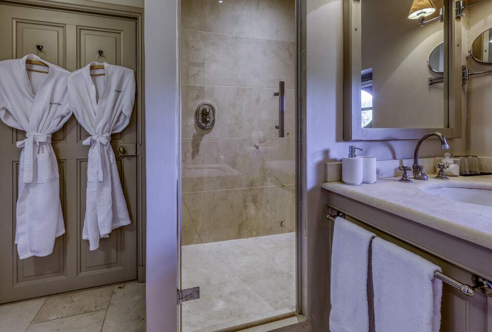 Les Confines: An Enchanting Provençal Estate of Timeless Elegance (R) - Noves, France