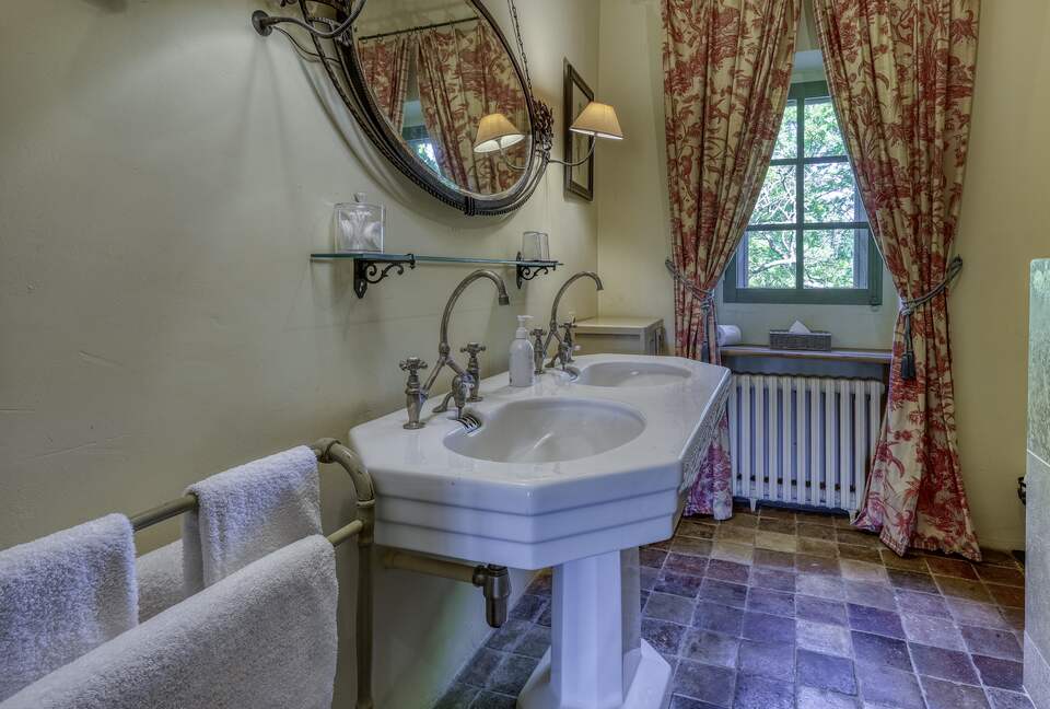 Les Confines: An Enchanting Provençal Estate of Timeless Elegance (R) - Noves, France