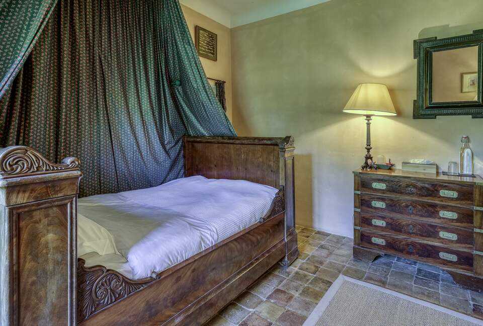 Les Confines: An Enchanting Provençal Estate of Timeless Elegance (R) - Noves, France