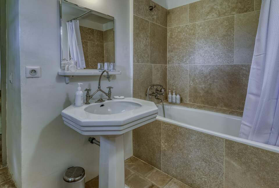 Les Confines: An Enchanting Provençal Estate of Timeless Elegance (R) - Noves, France