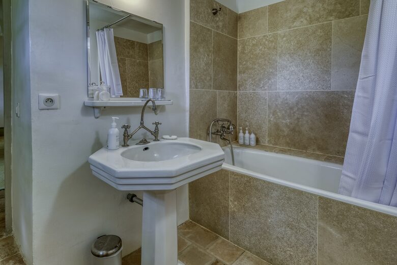 Les Confines: An Enchanting Provençal Estate of Timeless Elegance (R) - Noves, France