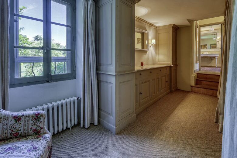 Les Confines: An Enchanting Provençal Estate of Timeless Elegance (R) - Noves, France