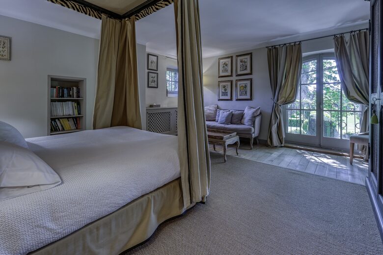 Les Confines: An Enchanting Provençal Estate of Timeless Elegance (R) - Noves, France