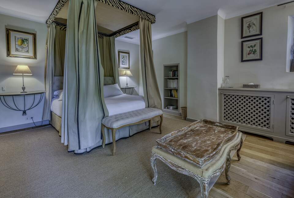 Les Confines: An Enchanting Provençal Estate of Timeless Elegance (R) - Noves, France