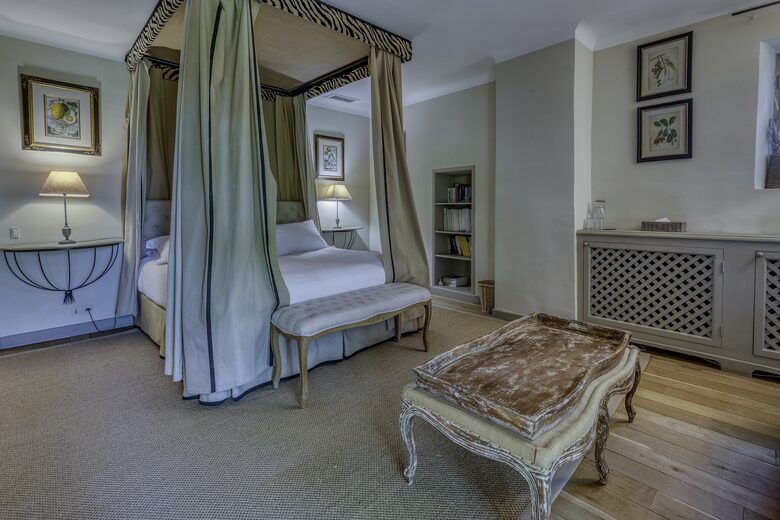 Les Confines: An Enchanting Provençal Estate of Timeless Elegance (R) - Noves, France