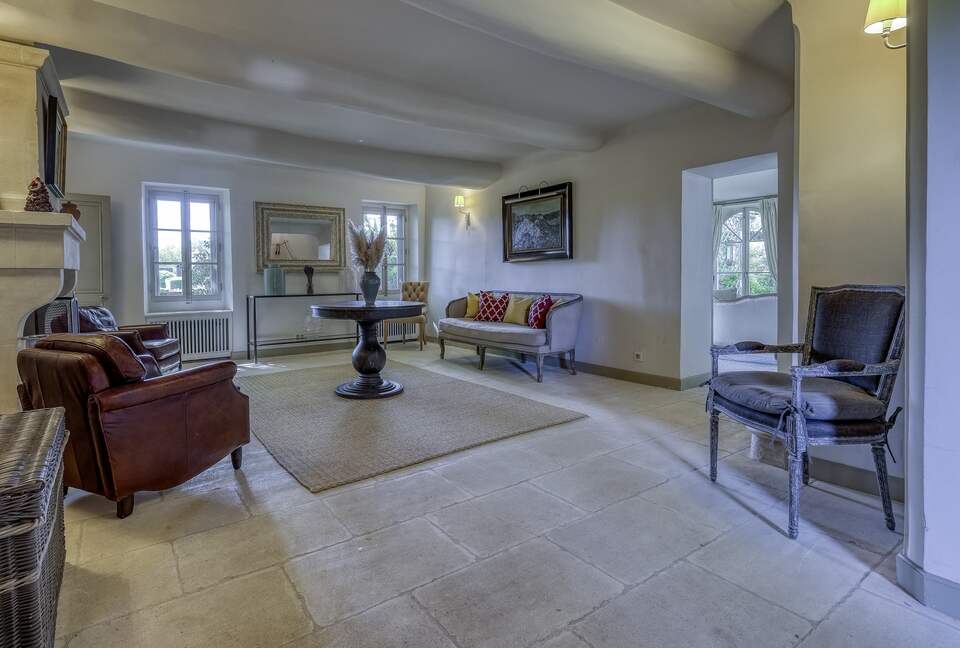 Les Confines: An Enchanting Provençal Estate of Timeless Elegance (R) - Noves, France