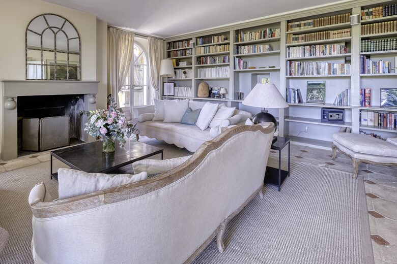 Les Confines: An Enchanting Provençal Estate of Timeless Elegance (R) - Noves, France