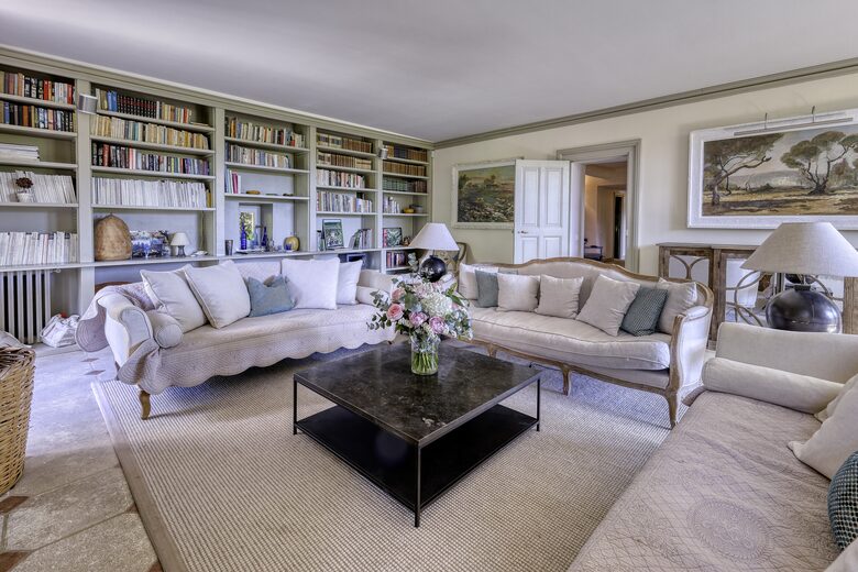 Les Confines: An Enchanting Provençal Estate of Timeless Elegance (R) - Noves, France