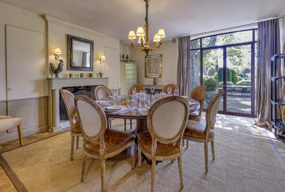 Les Confines: An Enchanting Provençal Estate of Timeless Elegance (R) - Noves, France