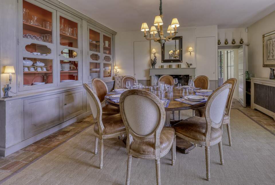 Les Confines: An Enchanting Provençal Estate of Timeless Elegance (R) - Noves, France