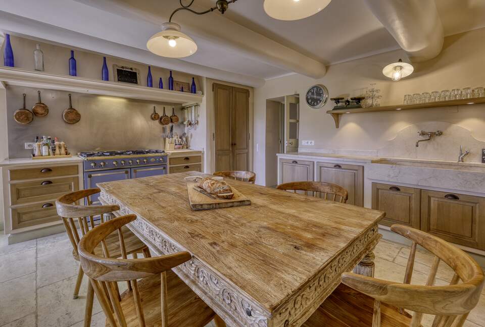 Les Confines: An Enchanting Provençal Estate of Timeless Elegance (R) - Noves, France