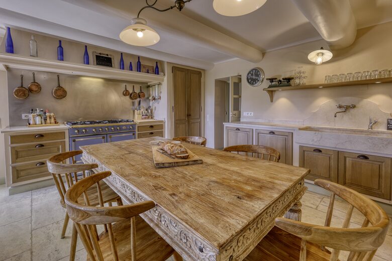 Les Confines: An Enchanting Provençal Estate of Timeless Elegance (R) - Noves, France