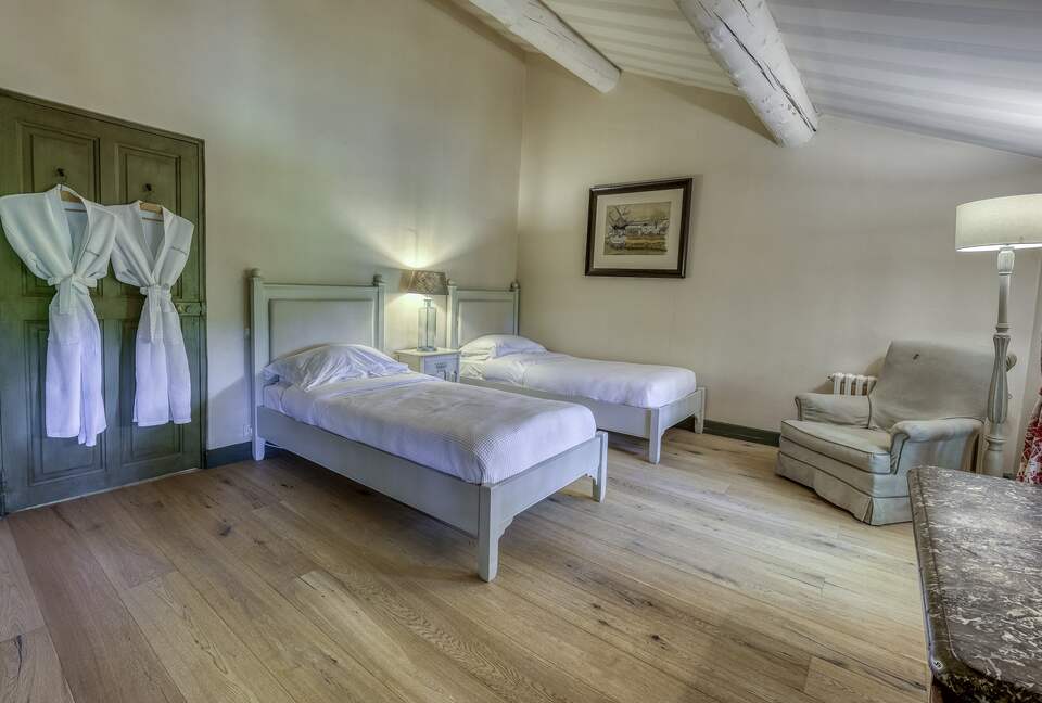 Les Confines: An Enchanting Provençal Estate of Timeless Elegance (R) - Noves, France