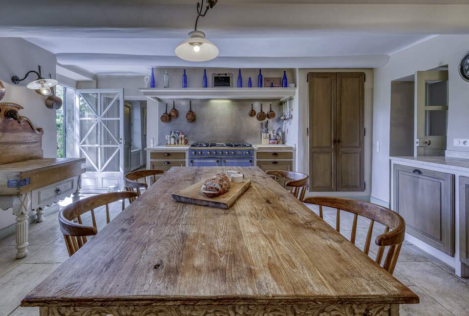 Les Confines: An Enchanting Provençal Estate of Timeless Elegance (R) - Noves, France