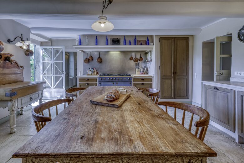 Les Confines: An Enchanting Provençal Estate of Timeless Elegance (R) - Noves, France