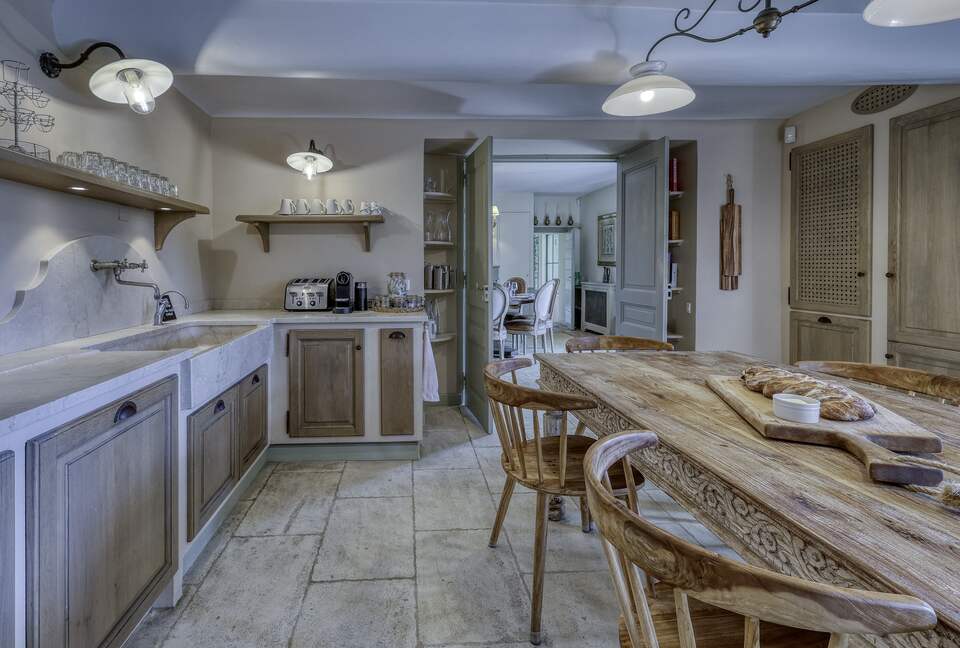 Les Confines: An Enchanting Provençal Estate of Timeless Elegance (R) - Noves, France