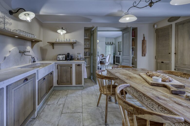 Les Confines: An Enchanting Provençal Estate of Timeless Elegance (R) - Noves, France