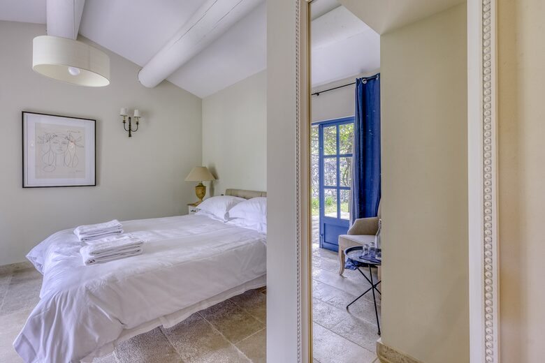 Les Confines: An Enchanting Provençal Estate of Timeless Elegance (R) - Noves, France