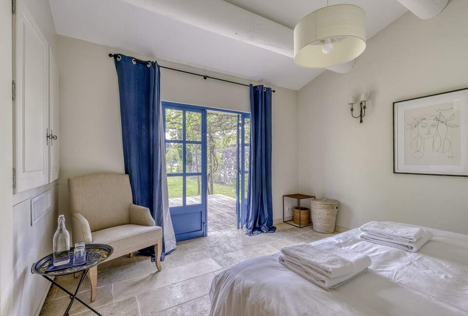 Les Confines: An Enchanting Provençal Estate of Timeless Elegance (R) - Noves, France