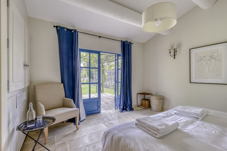 Les Confines: An Enchanting Provençal Estate of Timeless Elegance (R) - Noves, France