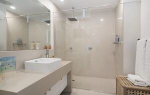 Augusta River & Ocean View Retreat with Lush Courtyards - Augusta, Australia