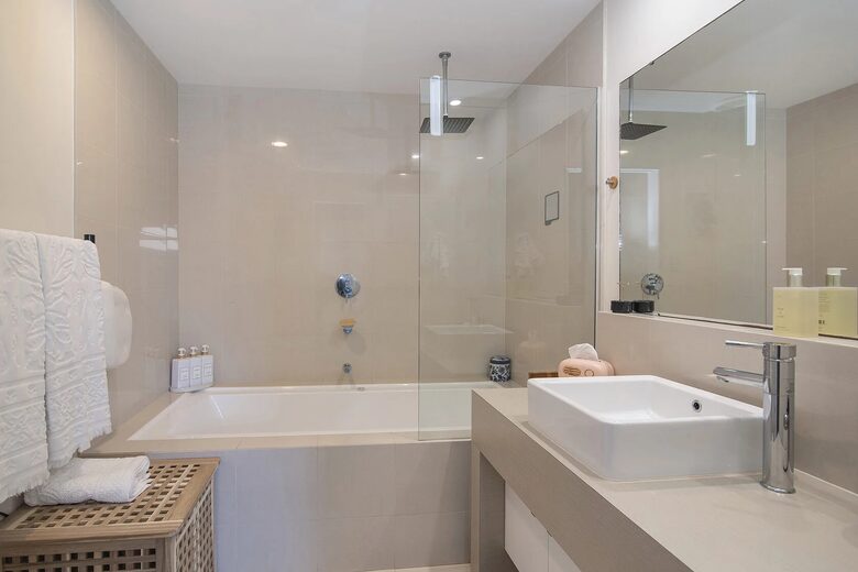 Augusta River & Ocean View Retreat with Lush Courtyards - Augusta, Australia