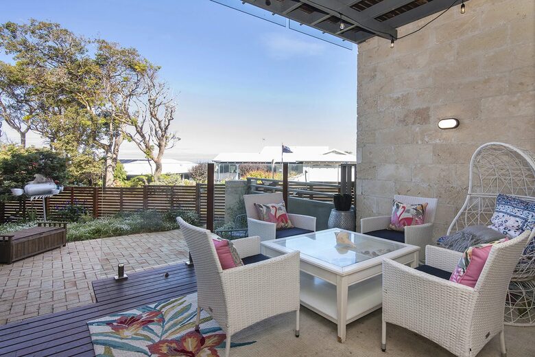 Augusta River & Ocean View Retreat with Lush Courtyards - Augusta, Australia