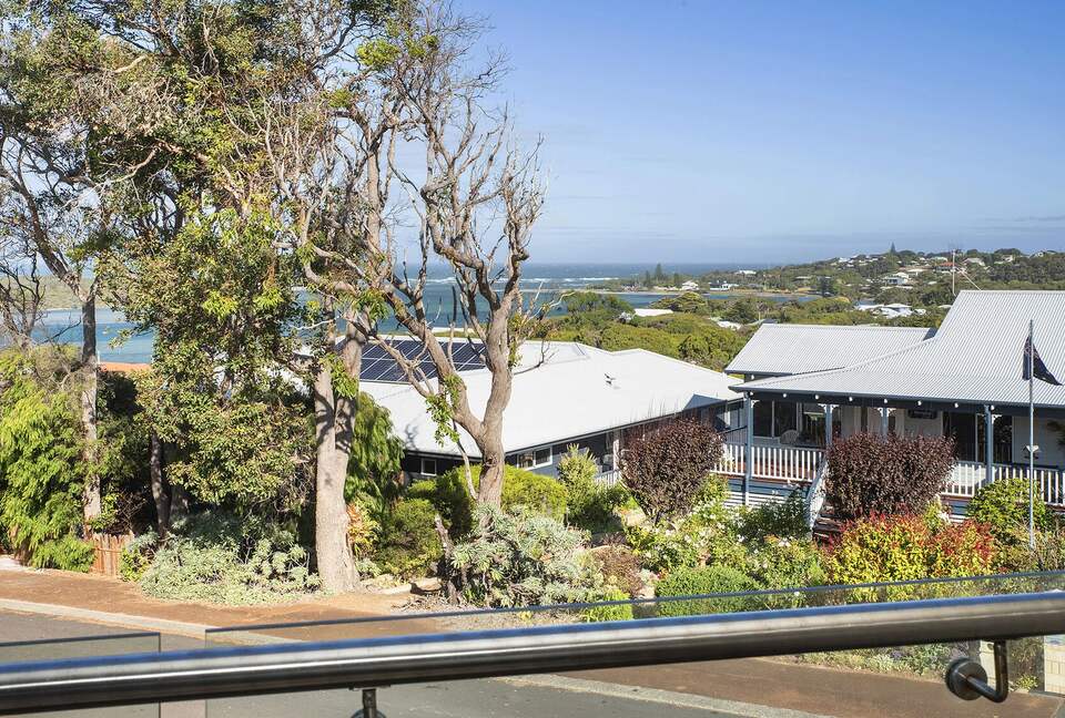 Augusta River & Ocean View Retreat with Lush Courtyards - Augusta, Australia