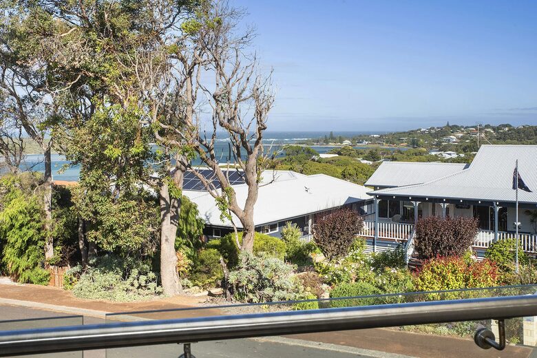 Augusta River & Ocean View Retreat with Lush Courtyards - Augusta, Australia