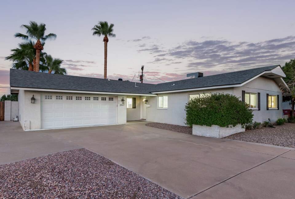 Garage parking, pleny of driveway parking and RV parking