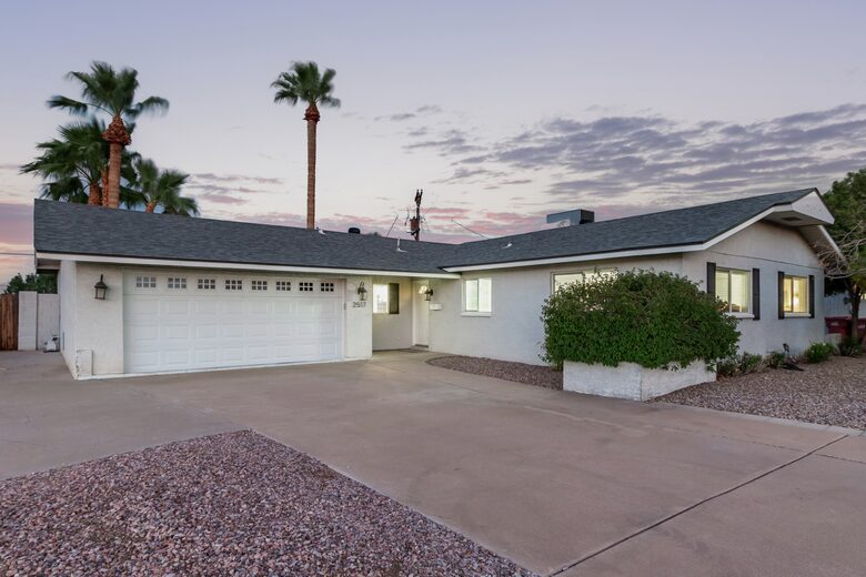 Garage parking, pleny of driveway parking and RV parking