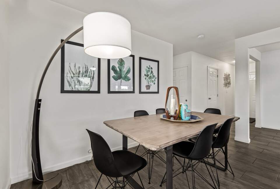 Dining area with seating for 6