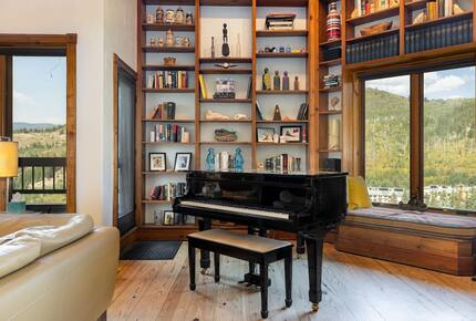 Piano/library area