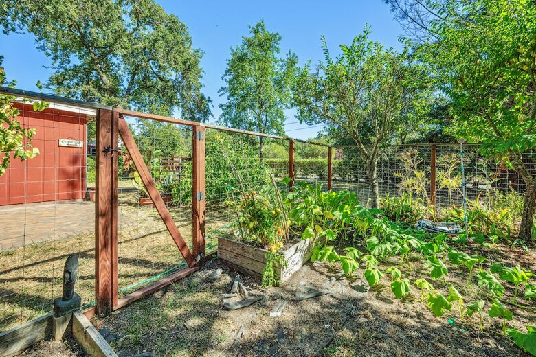 Wine Country Retreat Across from Spring Lake - Santa Rosa, California