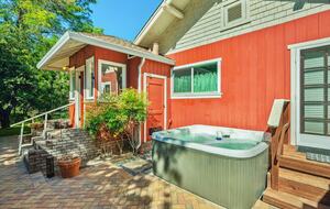 Wine Country Retreat Across from Spring Lake - Santa Rosa, California