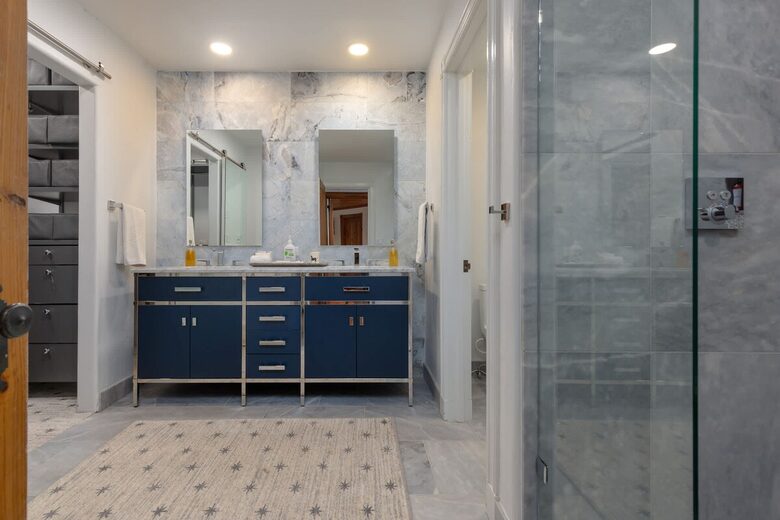 Upstairs guest suite bathroom